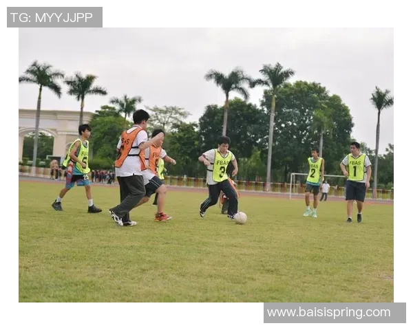 美工区足球明星欣赏活动让孩子们感受足球魅力与艺术创意的完美结合 美工区足球明星欣赏活动让孩子们感受足球魅力与艺术创意的完美结合